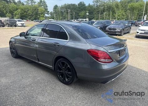 2017 Mercedes-Benz C 300 из США, поврежденный, VIN 55SWF4JB3HU212581